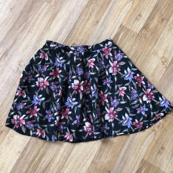 Dresses & Skirts - Floral Flowy Skirt New without Tag